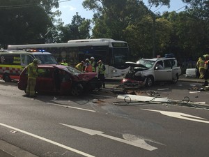 Central Coast Express Advocate Pic 3 - Avoca Dr closed for an hour to traffic in both direcetions