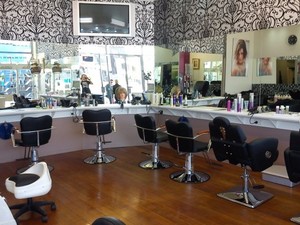 Daxas Hair and Beauty Salon Pic 2