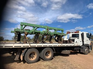 CQ Excavator & Tilt Tray Services Pic 4 - Attachments transfers