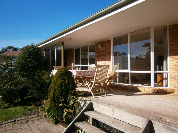 Portside Cygnet Accommodation Pic 1 - Sunny north facing deck