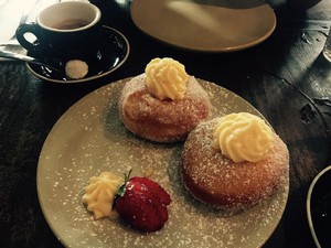 Gemelli Italian Pic 4 - Custard filled doughnuts