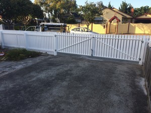 iFixit Property Service Pty Ltd Pic 5 - Metal picket gate