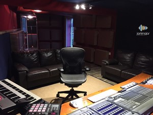 Jaminajar Music Production Pic 2 - Control room looking to booth