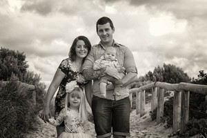 Anita Underwood Photography Pic 3 - family at beach