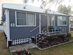 About Render Pic 3 - An old queenslander that had rotten cladding replaced with blue board and rendered