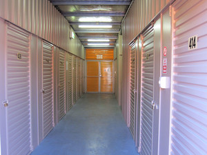 Coffs Harbour Hi-Tech Self Storage Pic 3 - Smaller units inside great if the weather is bad you can still access your belongings