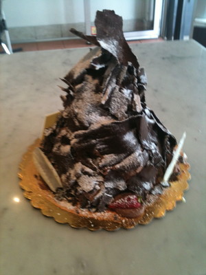 Dolce Fantasia Cakes Pic 3 - Profiterole cake