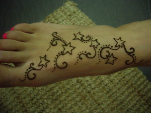 Little Red Swirl Pic 5 - henna art