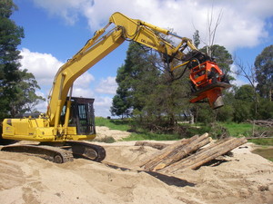 McKinnon Earth Construction Pty Ltd Pic 3 - CMA River job