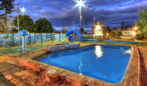 BIG4 Toowoomba Garden City Holiday Park Pic 2 - BIG4 Toowoomba Garden City swimming pool and water play area