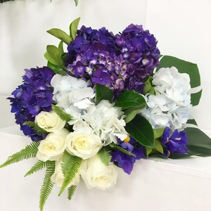 Blossoms florist Pic 2 - Gorgeous posy of Hyderangea and roses