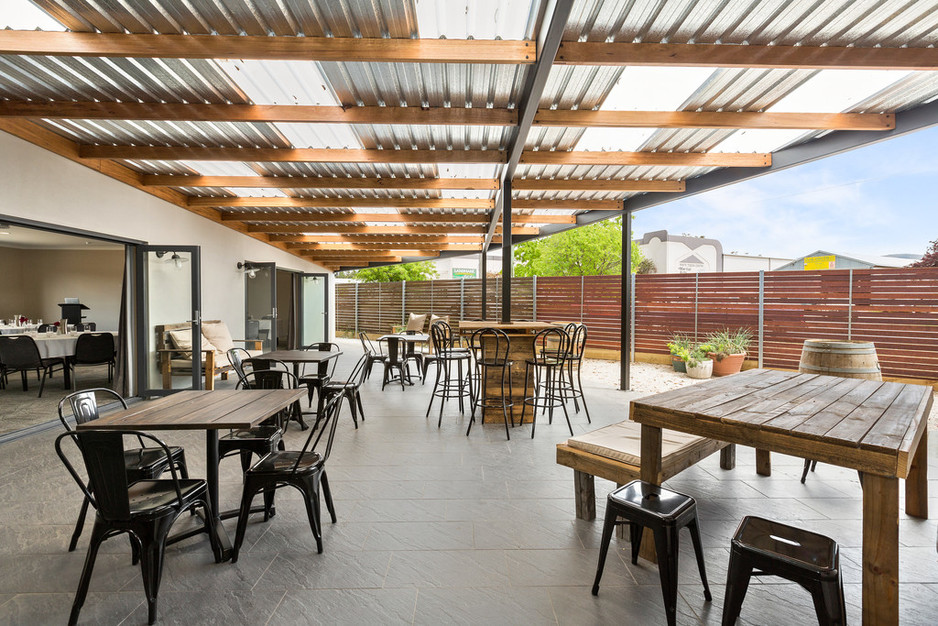 Comfort Inn Aden Hotel Mudgee Pic 1 - Enjoy outdoor alfresco dining