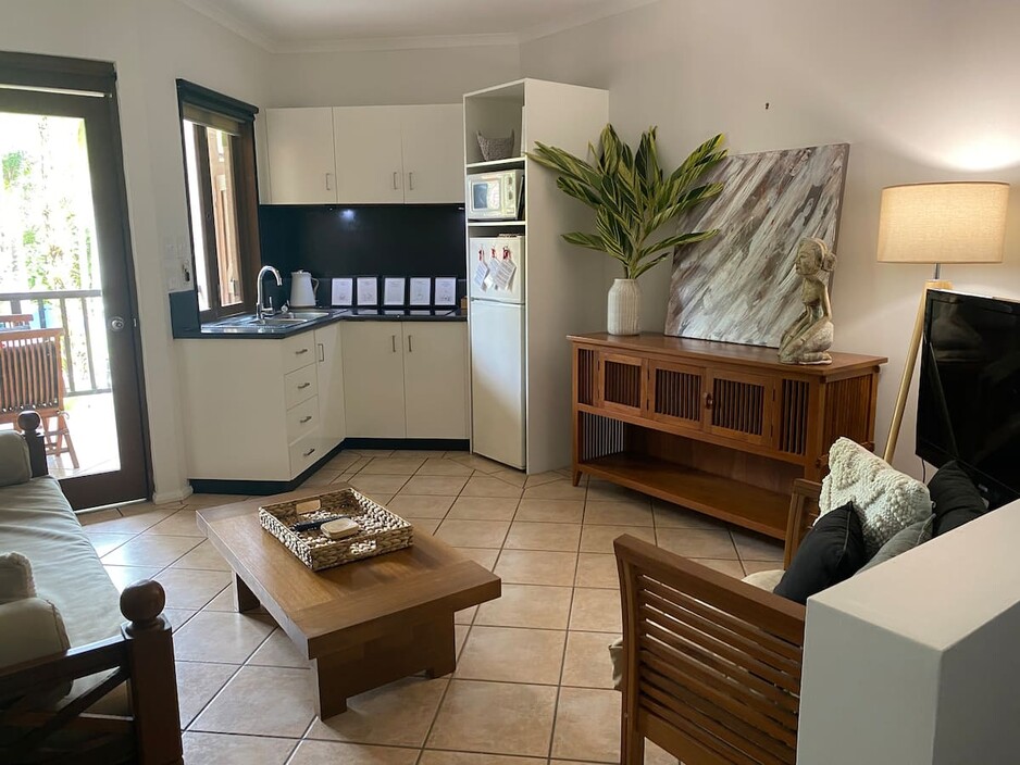 Port Douglas Apartments Pic 1 - Hibiscus Number 9 wwwportdouglasapartmentscomau