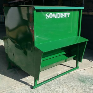 Somerset Aluminium & Fabrication Pic 3 - 8 bag capacity lick feeder