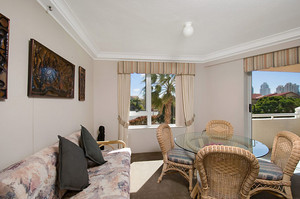 Broadbeach Resort Accommodation Pic 2