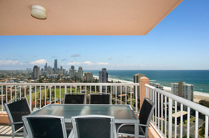 Broadbeach Resort Accommodation Pic 3