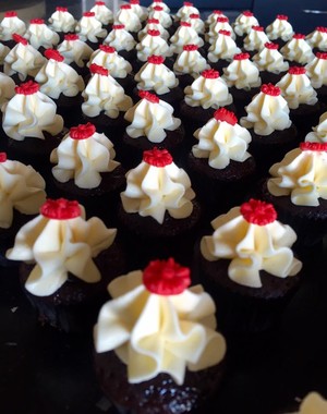 La Belle Cake Design Pic 4 - Mini cupcakes