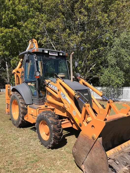 Mary Valley Backhoe Hire Pic 1