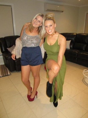 Liquid Bronze Mobile Spray Tanning Pic 5 - Sexy sisters Shea Alanah with their Liquid Bronze Tans for their night out