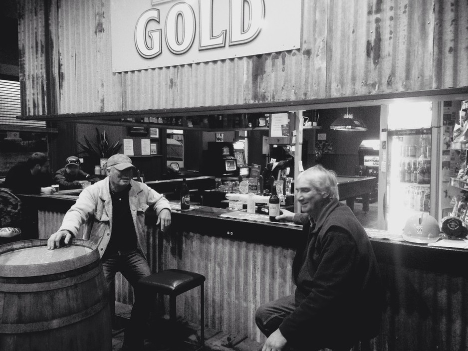 Lake Bolac Hotel Pic 1 - Plenty of bar bull shxxt Every night lol