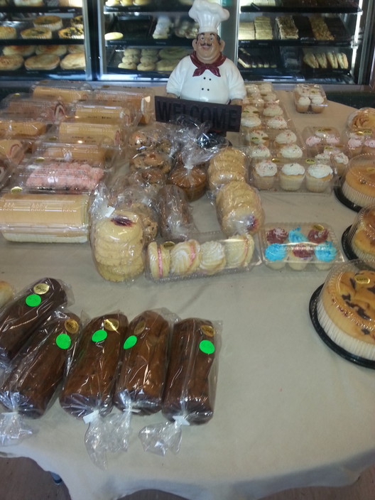 Lawnton Country Markets Bakery Pic 1