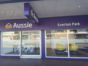 Aussie Everton Park Pic 3 - shop front