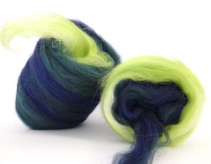 House Of Yarn Pic 3 - Spinning Bumps Centre Pull roving by Wren Ollie They are so fun and easy to spin with Pictured gradient bumps