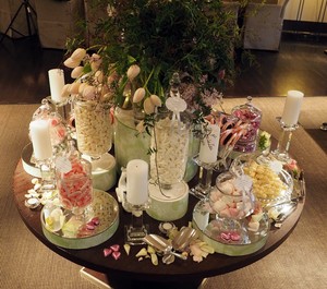 The Candy Buffet Company Pic 2 - Round Table Lolly Bar