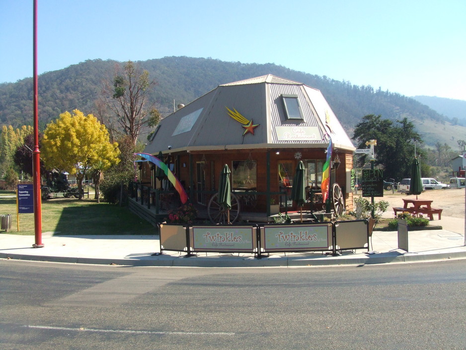 twinkles of omeo licensed cafe restaurant Pic 1