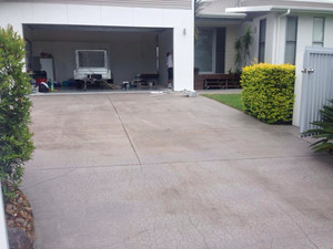 Wet Paint Decorating Pty Ltd Pic 2 - Driveway before