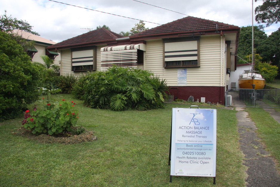 Action Balance Massage Pic 1 - As you come from Gympie Rd down Kitchener Rd 163 is on the right just past the Fuzzy Duck Cafe at the bottom of the hill