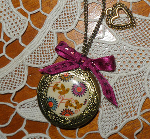 Ondine's Charms Pic 5 - Floral love spell locket