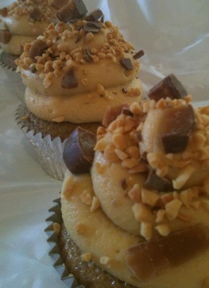 WOW What a Cupcake Pic 4 - Nutty Caramel Crunch cupcake