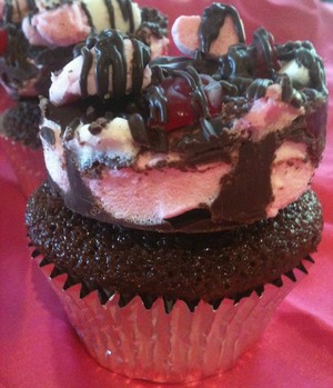 WOW What a Cupcake Pic 5 - Rocky Road cupcake