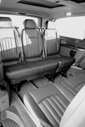 2 ISLANDS LIMOUSINES Pic 2 - Luxury Comfort Style Leather Seating for 6 Passengers in the rear 1 Passengers in the front