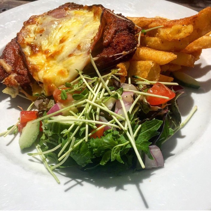 Boundary Hotel Pic 1 - 15 chicken Parmi