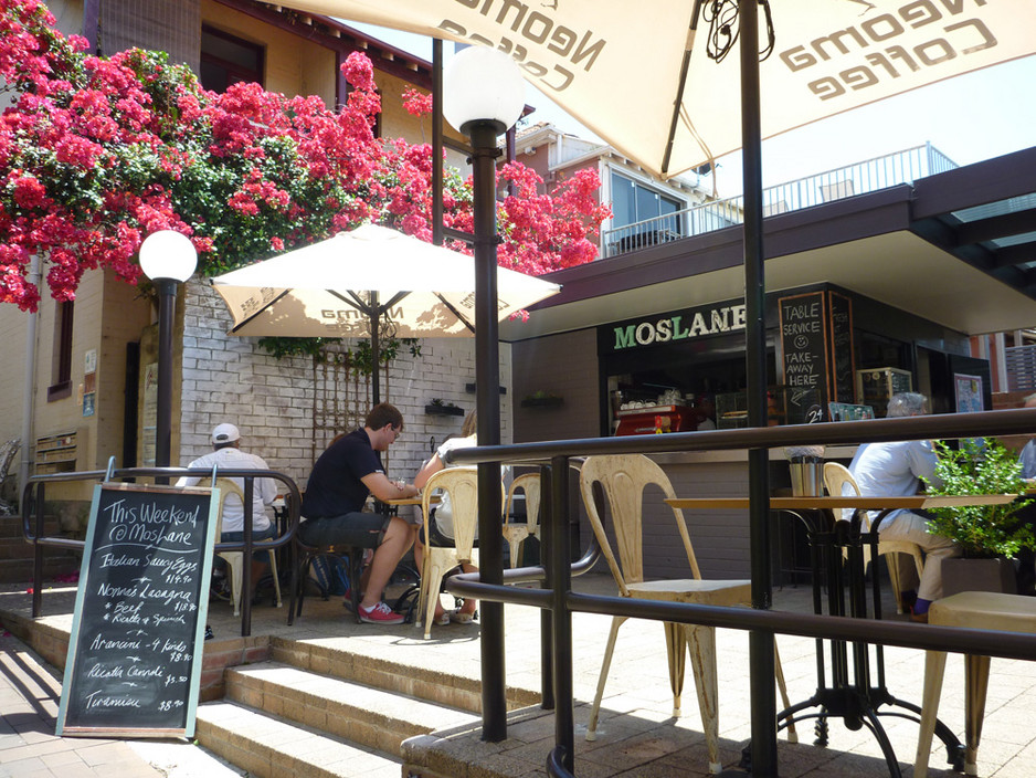 MosLane Pic 1 - Sunny laneway courtyard