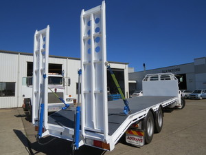 Mix Trailer Mods Pic 3 - Fabricate truck tray with beavertail ramps