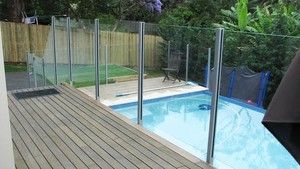 Deluxe Glass Pic 4 - Semi Frame less Pool Fencing and Gates on Aluminium Posts