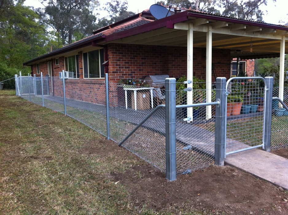 Stockworx Pty Ltd Pic 1 - Galvanised Steel RHS posts throughout Gal steel stays 5 strands of wire netted and clipped East Kurrajong NSW