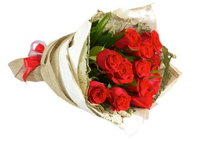 Lavish Floral Design Pic 4 - Dozen red rose bouquet