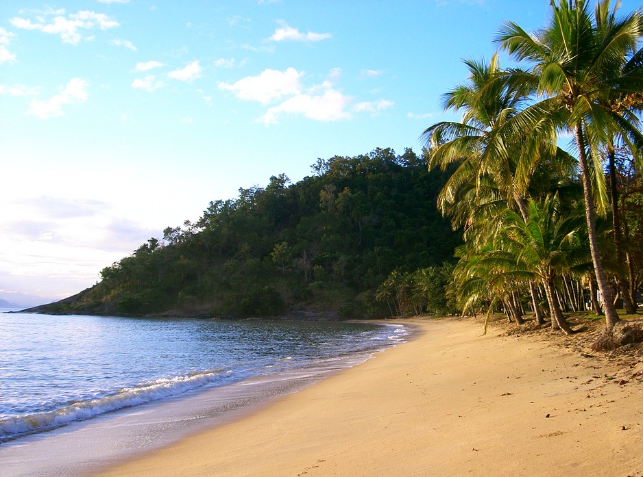 Sea Change Beachfront Apartments in Trinity Beach, QLD, Serviced