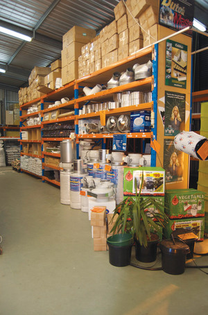 Hydroponic Xpress Pic 3 - We have a massive warehouse stocked with major brands and choice