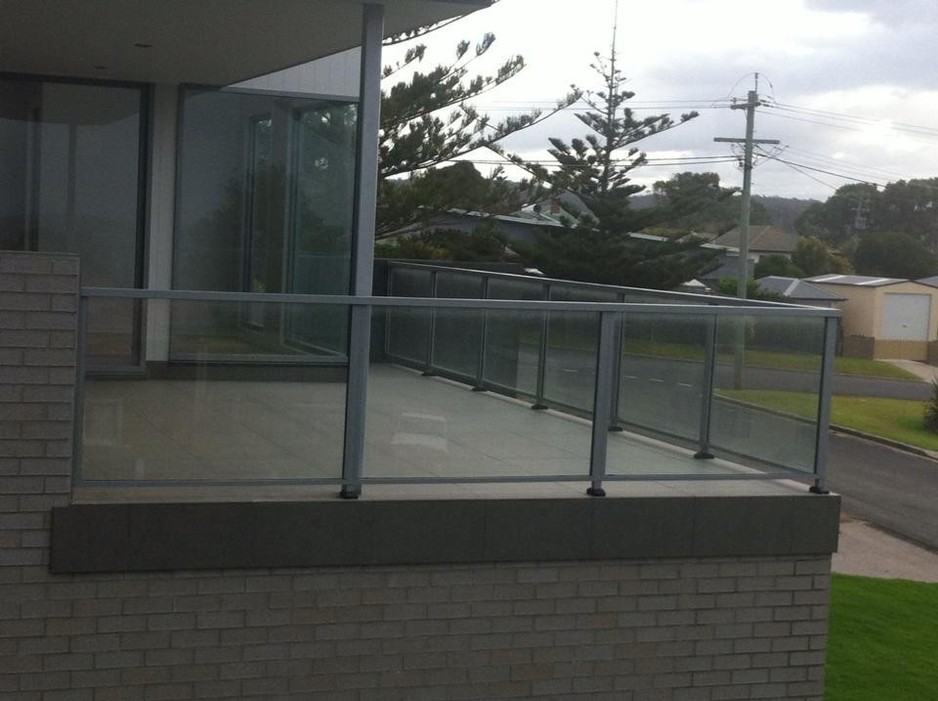 Dalmeny Glass Service Pic 1 - Balustrade