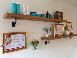 Crown Hair Salon WR Pic 2