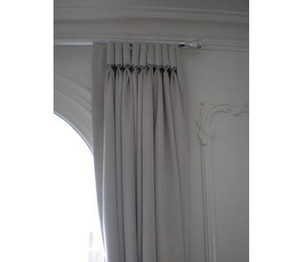 Classical Drops Pic 2 - Elegant Goblet curtain heading wine glass heading