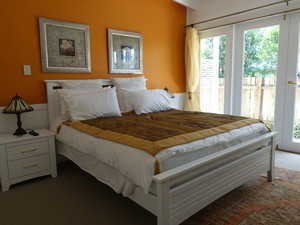 Winston Cottage Pic 3 - A bed fit so comfy you wont want to get up