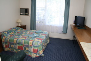 Blue Lake Motel Pic 2 - Queen Room