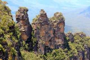 Blue Door Tours Pic 2 - Visit the impressive Three Sisters at the Blue Mountains