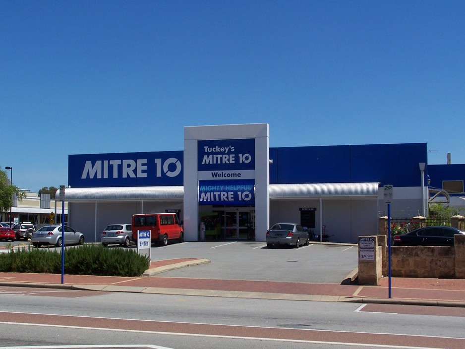 Tuckeys Hardware Mitre 10 Pinjarra Pic 1 - Located in the main street